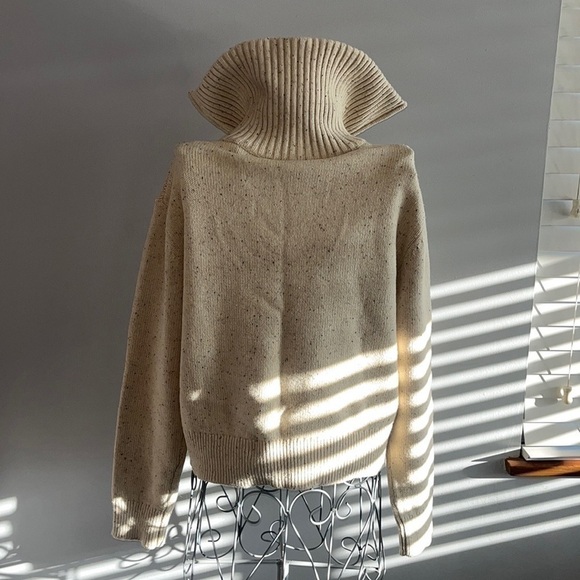 The North Face Crestview 1/4 Zip Sweater - Picture 4 of 8